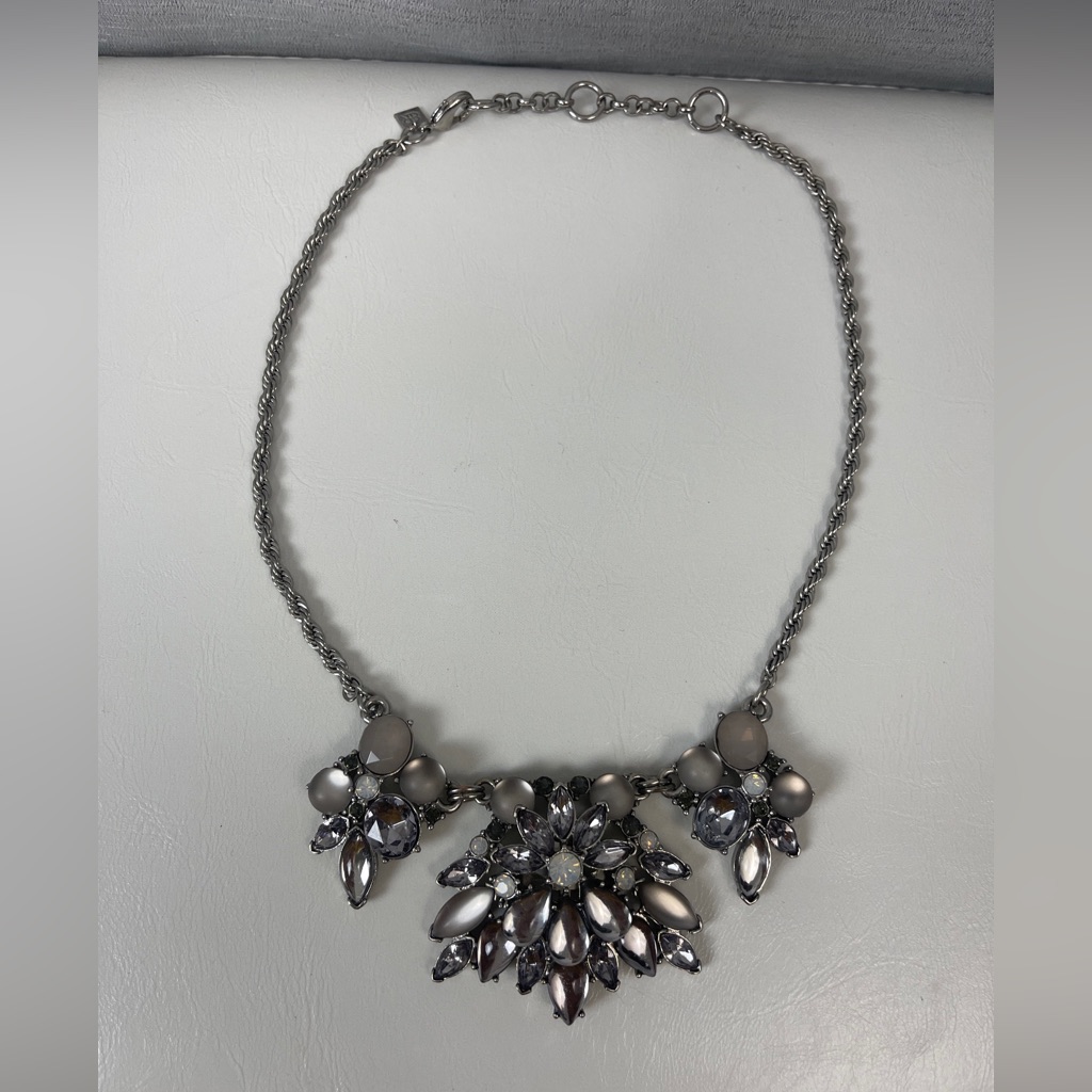 Banana Republic Gray And Clear Rhinestone Statement Necklace 19 Preloved 25$